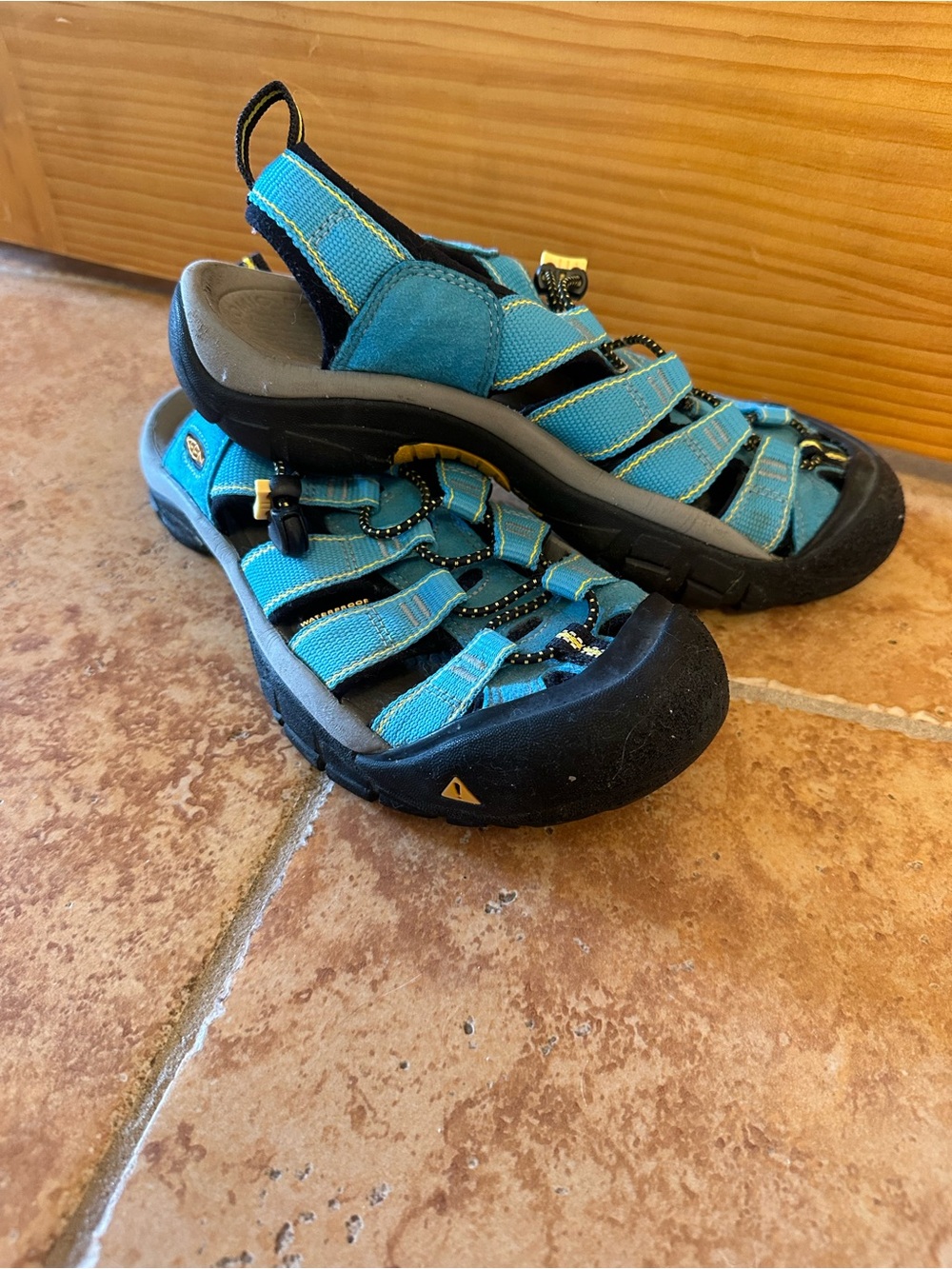 Keen Women’s Teal and Black Closed-Toe Sport Sandals - Picture 2 of 6